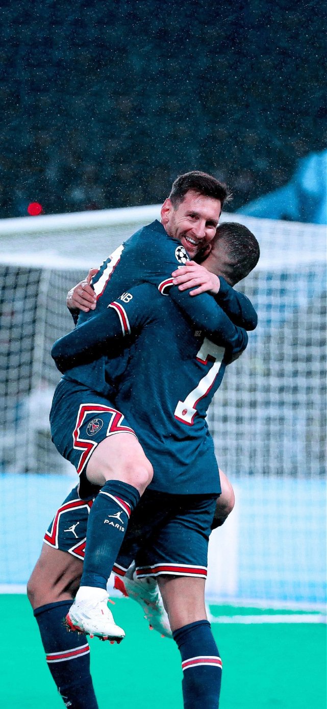 埃贝尔：诺伊尔仍是世界最佳门将之一；续约问题我们会联系他（埃贝尔称诺伊尔仍属世界顶尖门将；续约事宜将与其沟通）