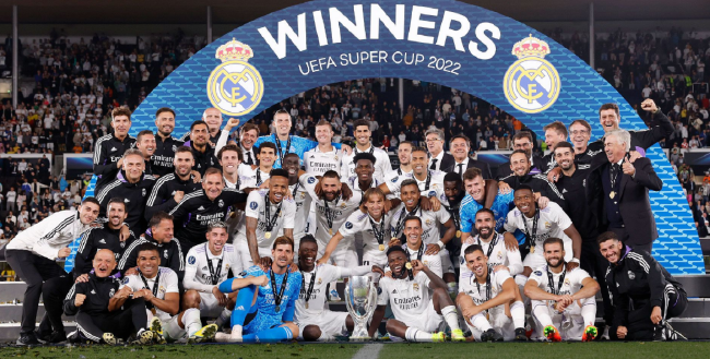 国米4‑0大胜科莫，一举登顶意甲积分榜（国米4球横扫科莫，强势登顶意甲榜首）